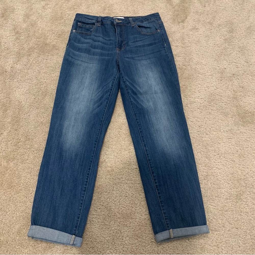 Black Label Women's Medium Wash Straight Leg‎ rolled cuff Jeans. Size 13x28